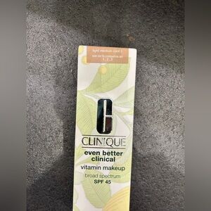 Clinique Even Better Clinical Vitamin Makeup SPF 45 - LIGHT medium COOL 3 -1oz